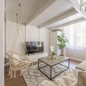 https://central-cozy-dream-home-next-to-the-famous-synagogue.inbudapesthotels.com